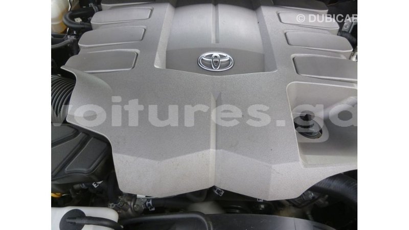 Big with watermark toyota land cruiser estuary import dubai 5896