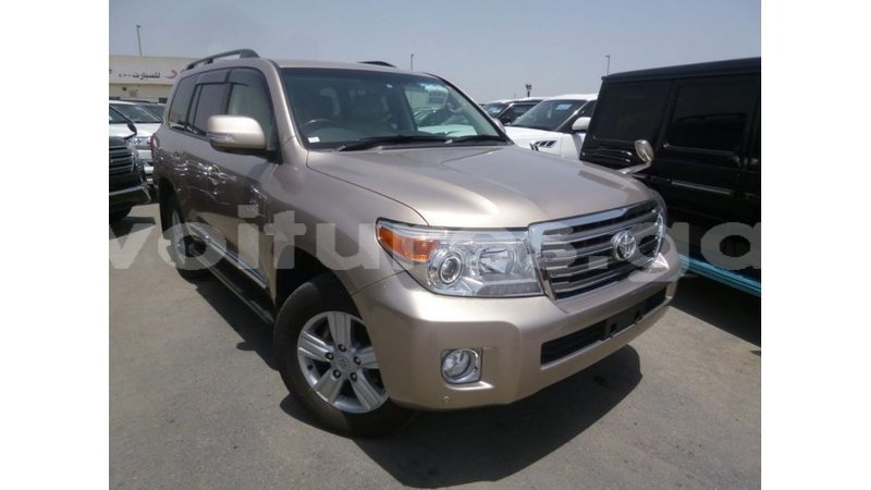 Big with watermark toyota land cruiser estuary import dubai 5897