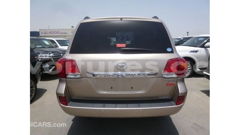 Big with watermark toyota land cruiser estuary import dubai 5897