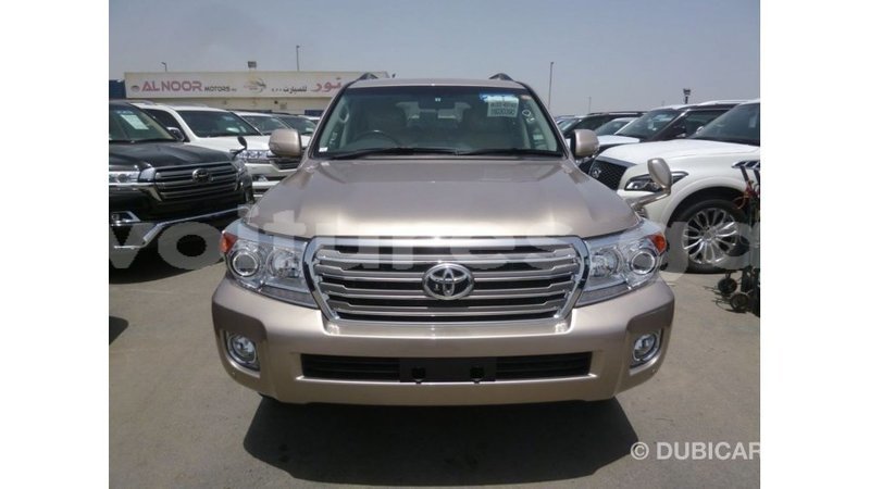 Big with watermark toyota land cruiser estuary import dubai 5897