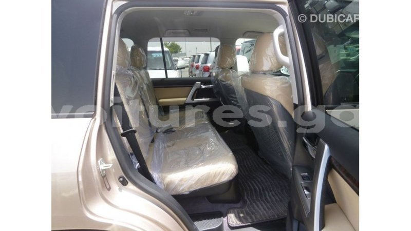 Big with watermark toyota land cruiser estuary import dubai 5897