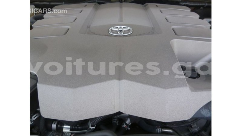 Big with watermark toyota land cruiser estuary import dubai 5897