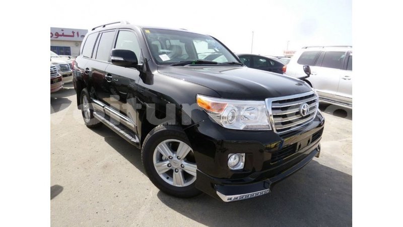 Big with watermark toyota land cruiser estuary import dubai 5898