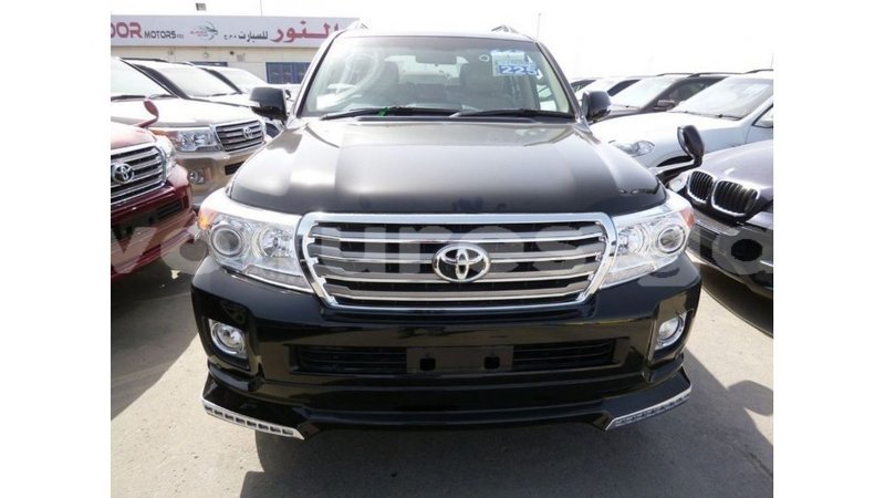 Big with watermark toyota land cruiser estuary import dubai 5898