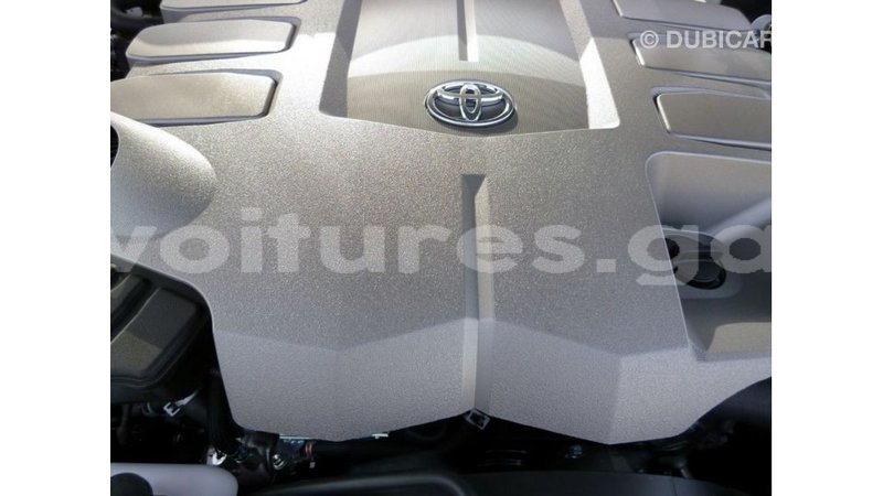 Big with watermark toyota land cruiser estuary import dubai 5898