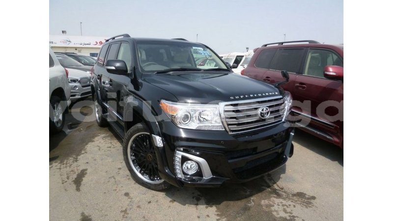 Big with watermark toyota land cruiser estuary import dubai 5899