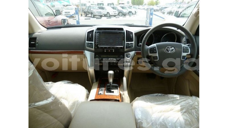 Big with watermark toyota land cruiser estuary import dubai 5899