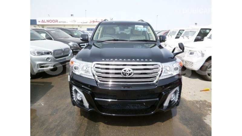 Big with watermark toyota land cruiser estuary import dubai 5899