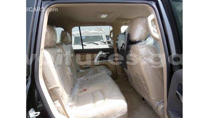 Big with watermark toyota land cruiser estuary import dubai 5899