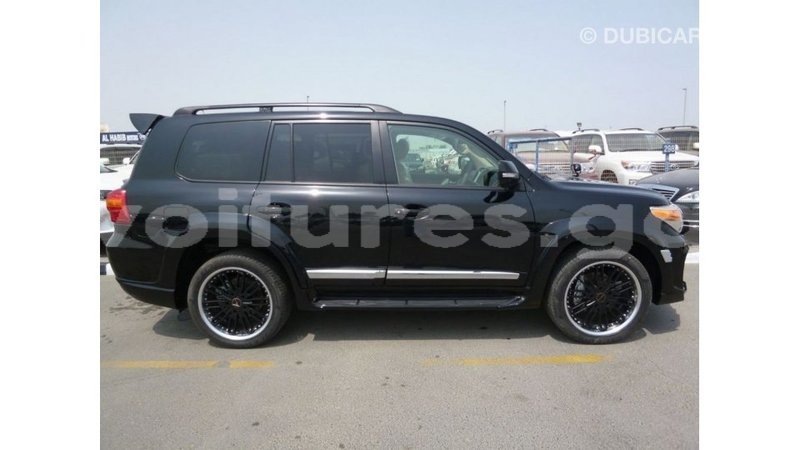 Big with watermark toyota land cruiser estuary import dubai 5899