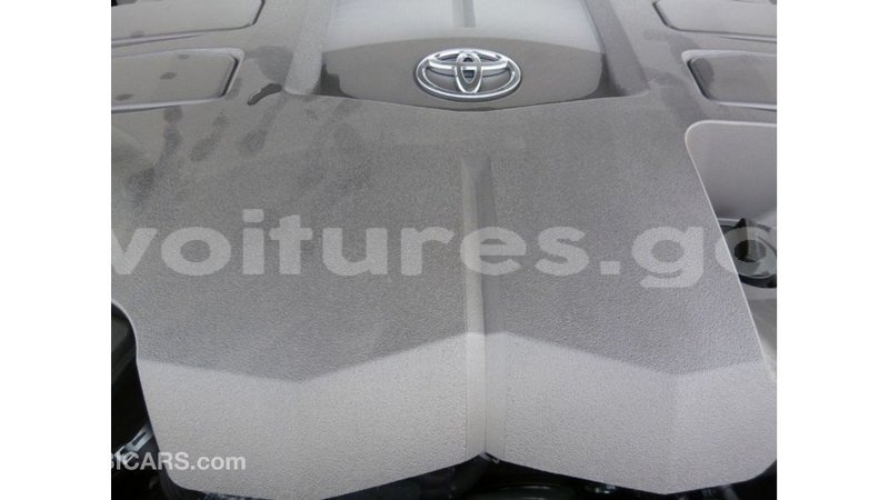 Big with watermark toyota land cruiser estuary import dubai 5899