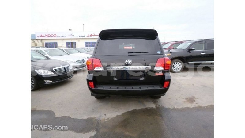 Big with watermark toyota land cruiser estuary import dubai 5900