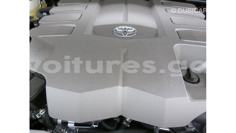 Big with watermark toyota land cruiser estuary import dubai 5900