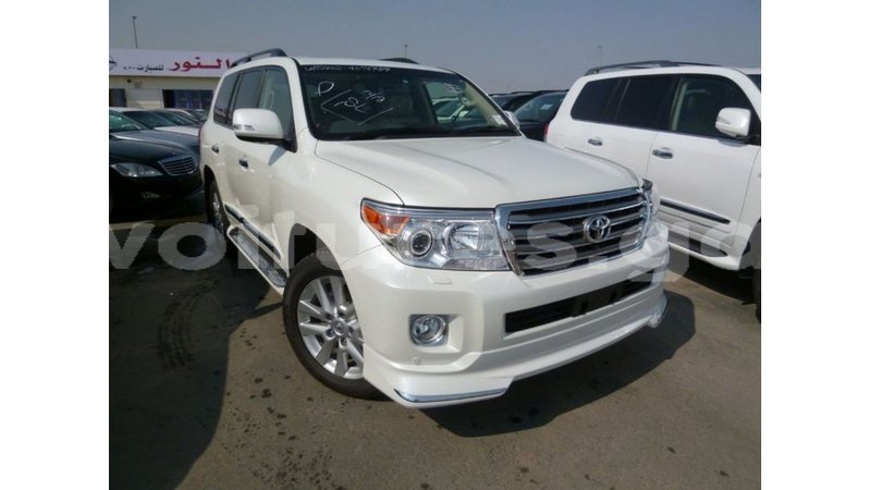 Big with watermark toyota land cruiser estuary import dubai 5901