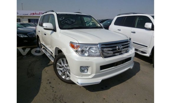 Acheter Import Voiture Toyota Land Cruiser Blanc à Import - Dubai, Estuaire Acheter Import Voiture Toyota Land Cruiser Blanc à Import - Dubai, Estuaire