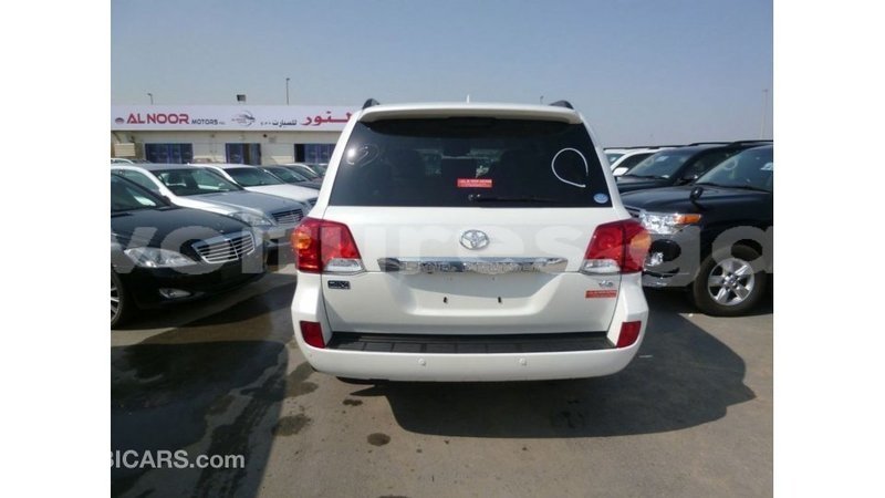 Big with watermark toyota land cruiser estuary import dubai 5901