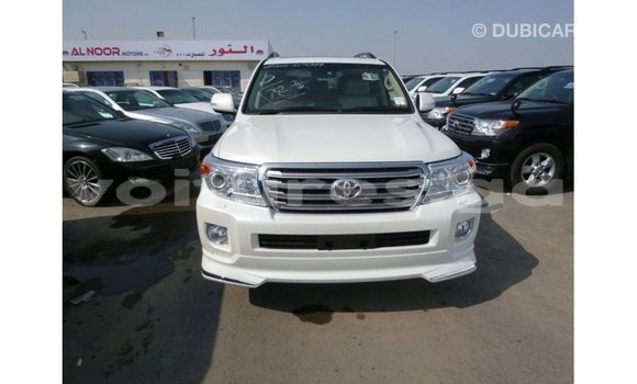 Acheter Import Voiture Toyota Land Cruiser Blanc à Import - Dubai, Estuaire Acheter Import Voiture Toyota Land Cruiser Blanc à Import - Dubai, Estuaire