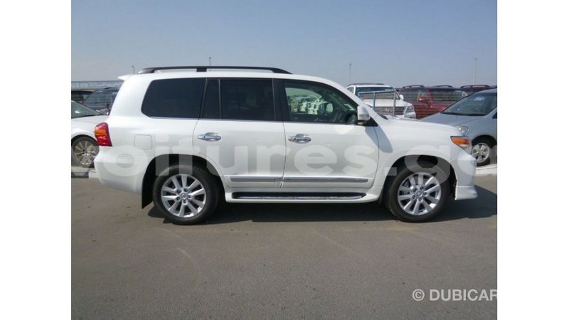 Big with watermark toyota land cruiser estuary import dubai 5901