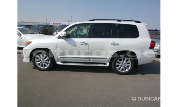 Acheter Import Voiture Toyota Land Cruiser Blanc à Import - Dubai, Estuaire Acheter Import Voiture Toyota Land Cruiser Blanc à Import - Dubai, Estuaire