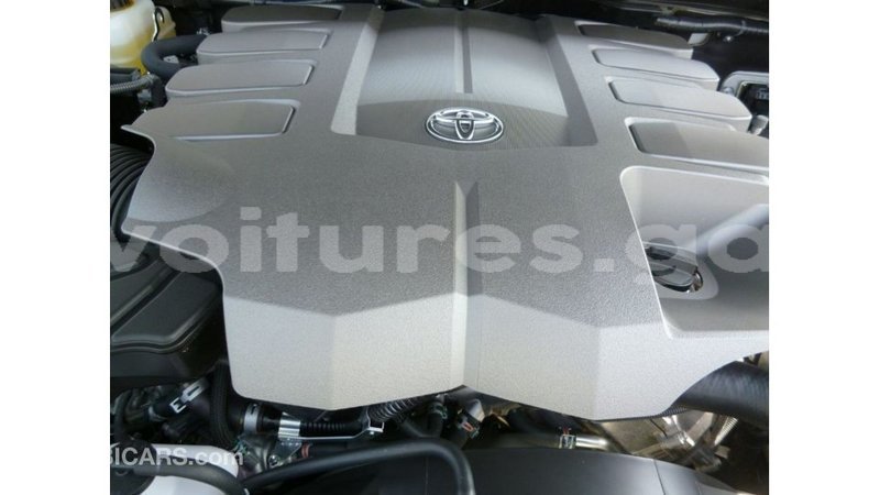 Big with watermark toyota land cruiser estuary import dubai 5901