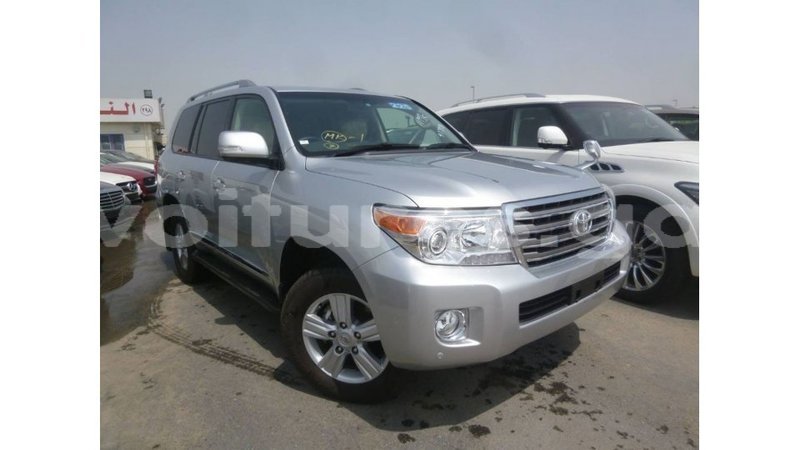 Big with watermark toyota land cruiser estuary import dubai 5902