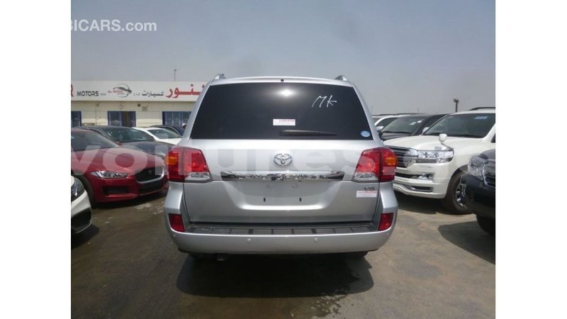 Big with watermark toyota land cruiser estuary import dubai 5902