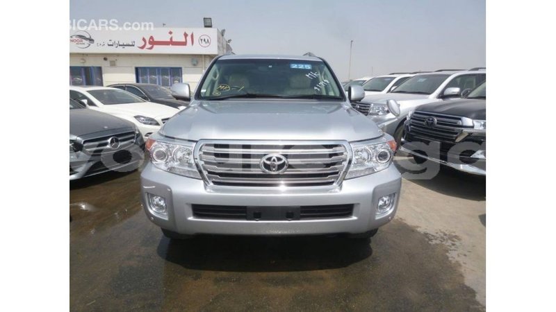 Big with watermark toyota land cruiser estuary import dubai 5902