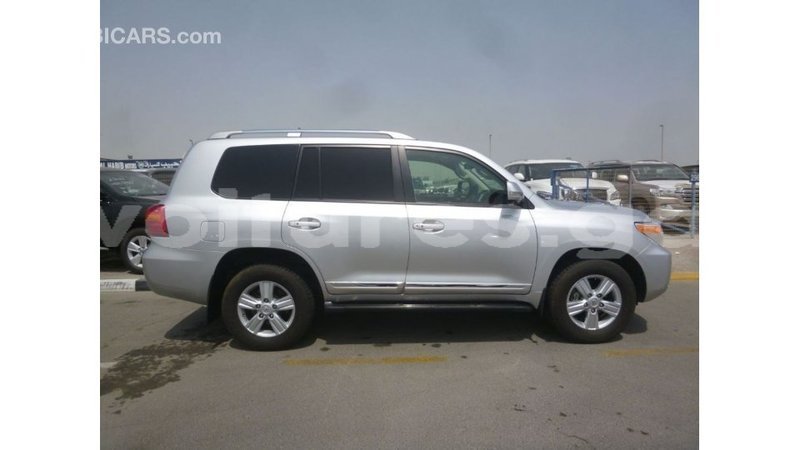 Big with watermark toyota land cruiser estuary import dubai 5902