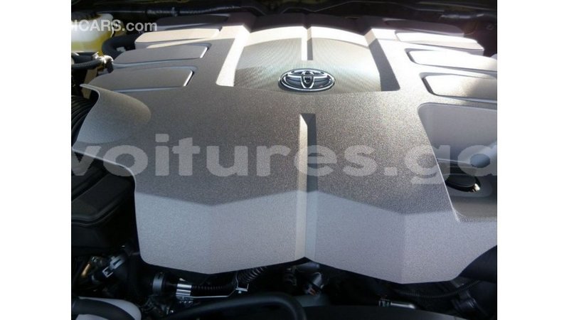 Big with watermark toyota land cruiser estuary import dubai 5903