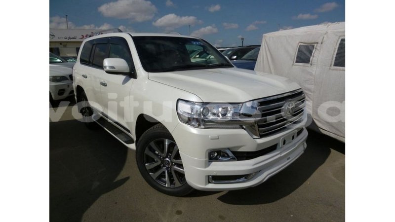 Big with watermark toyota land cruiser estuary import dubai 5904
