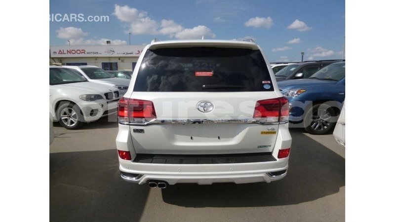 Big with watermark toyota land cruiser estuary import dubai 5904