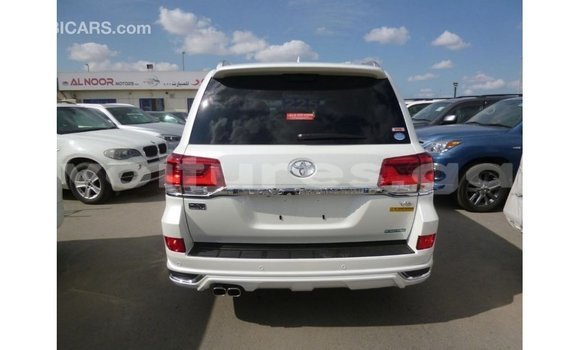 Buy Import Toyota Land Cruiser White Car in Import - Dubai in Estuary Buy Import Toyota Land Cruiser White Car in Import - Dubai in Estuary