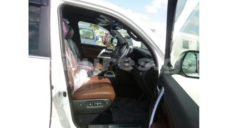 Big with watermark toyota land cruiser estuary import dubai 5904