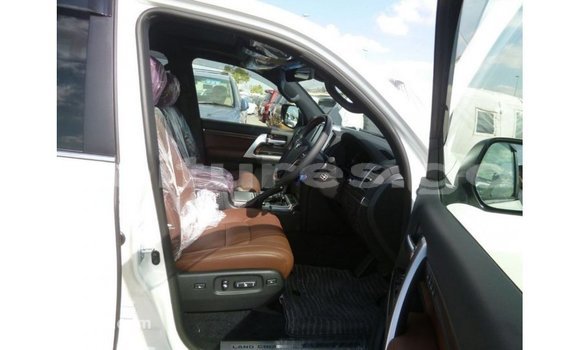 Buy Import Toyota Land Cruiser White Car in Import - Dubai in Estuary Buy Import Toyota Land Cruiser White Car in Import - Dubai in Estuary