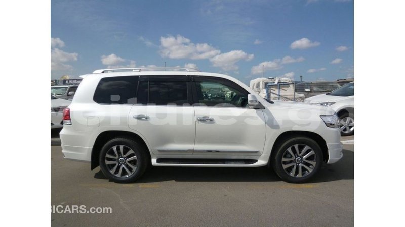 Big with watermark toyota land cruiser estuary import dubai 5904