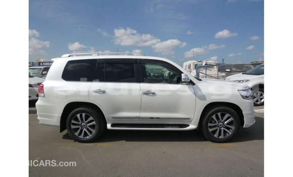 Buy Import Toyota Land Cruiser White Car in Import - Dubai in Estuary Buy Import Toyota Land Cruiser White Car in Import - Dubai in Estuary