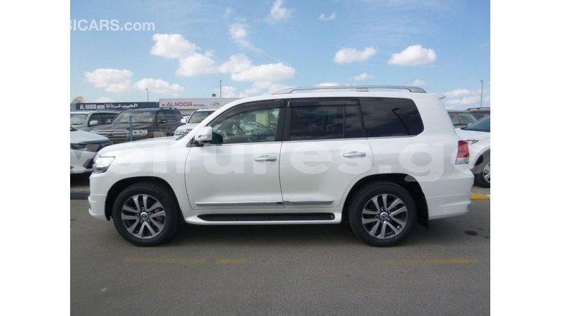 Big with watermark toyota land cruiser estuary import dubai 5904