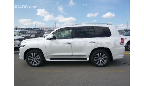 Buy Import Toyota Land Cruiser White Car in Import - Dubai in Estuary Buy Import Toyota Land Cruiser White Car in Import - Dubai in Estuary
