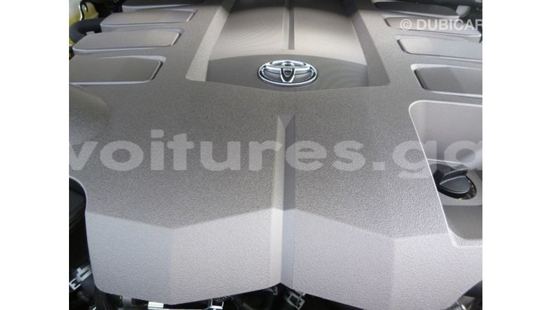 Big with watermark toyota land cruiser estuary import dubai 5904