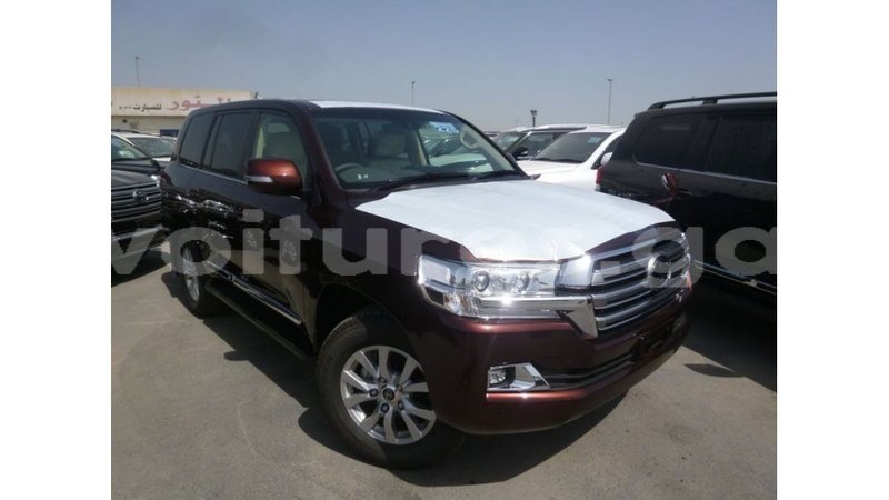 Big with watermark toyota land cruiser estuaire import dubai 5905