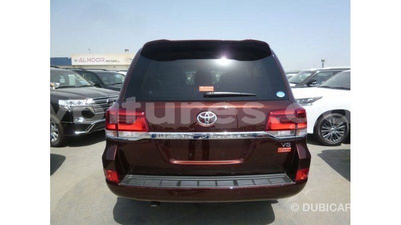 Big with watermark toyota land cruiser estuary import dubai 5905