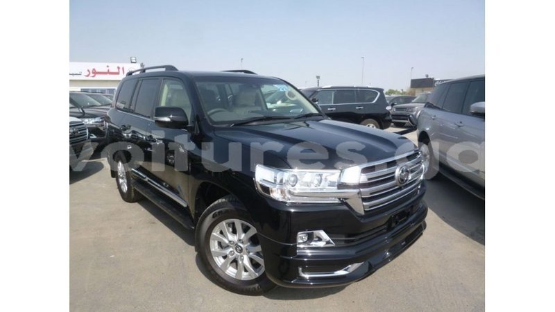 Big with watermark toyota land cruiser estuaire import dubai 5906