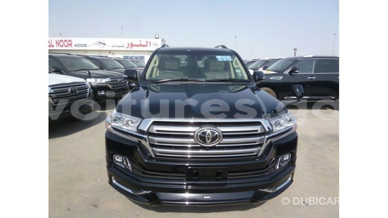 Big with watermark toyota land cruiser estuaire import dubai 5906