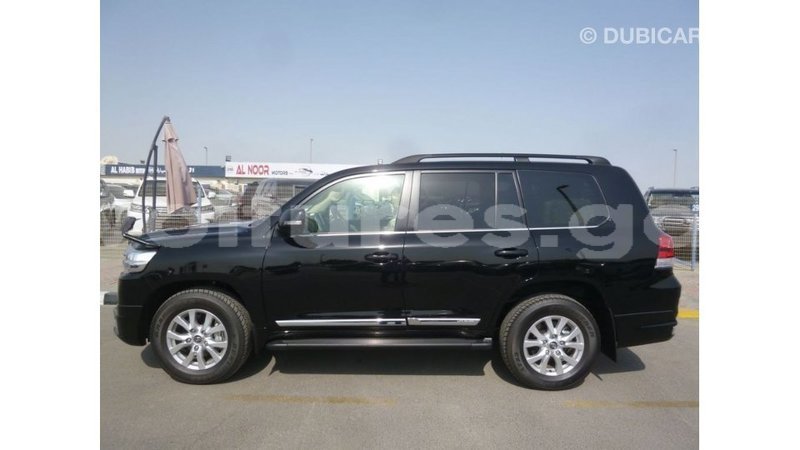 Big with watermark toyota land cruiser estuary import dubai 5906