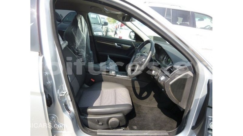 Big with watermark mercedes benz 200 estuary import dubai 5907