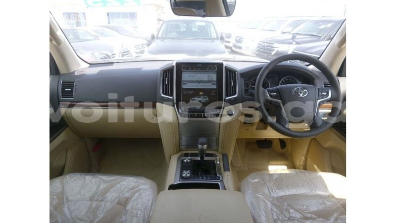 Big with watermark toyota land cruiser estuary import dubai 5908