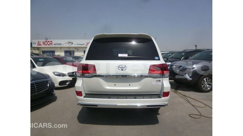 Big with watermark toyota land cruiser estuary import dubai 5908