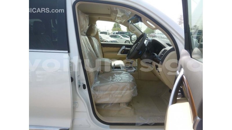 Big with watermark toyota land cruiser estuary import dubai 5908