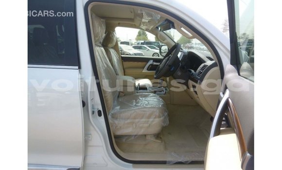 Sayi Imported Toyota Land Cruiser White Mota in Import - Dubai a estuary Sayi Imported Toyota Land Cruiser White Mota in Import - Dubai a estuary
