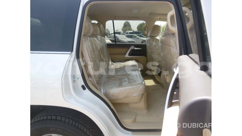 Big with watermark toyota land cruiser estuary import dubai 5908